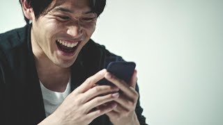 内田篤人選手、ゲームに熱中し無邪気な表情「内田からの…オーバーヘッドでしょ！」