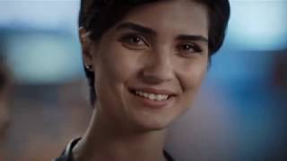 Tuba Buyukustun Neval Istanbul Kirmizisi