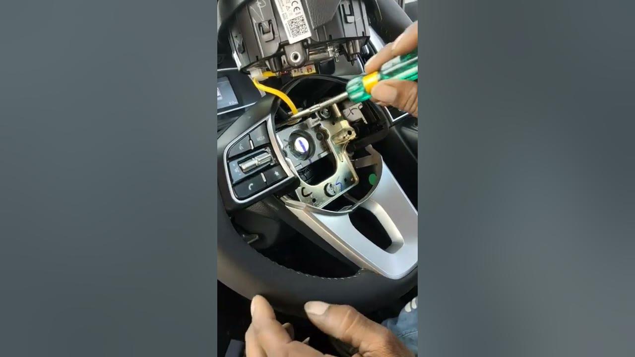 Kia Steering control & cruise control in fitting7678520764