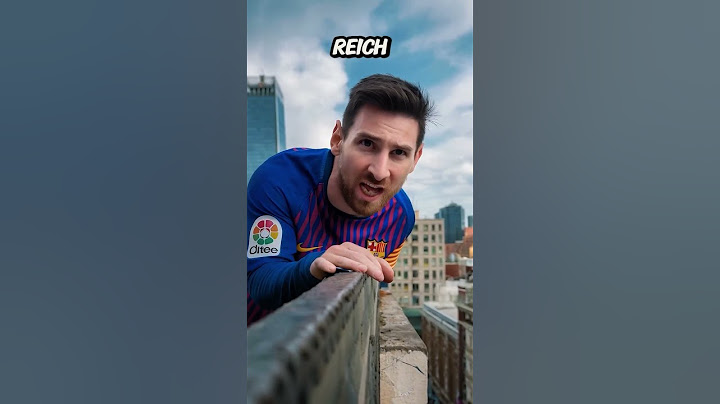 MESSI IS ABOUT TO FALL AND CRISTIANO IS IGNORING HIM! 😱
