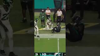 Tyreek hill breaks leg on hit