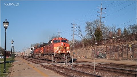 Freight Train BNSF  GE C44-9W