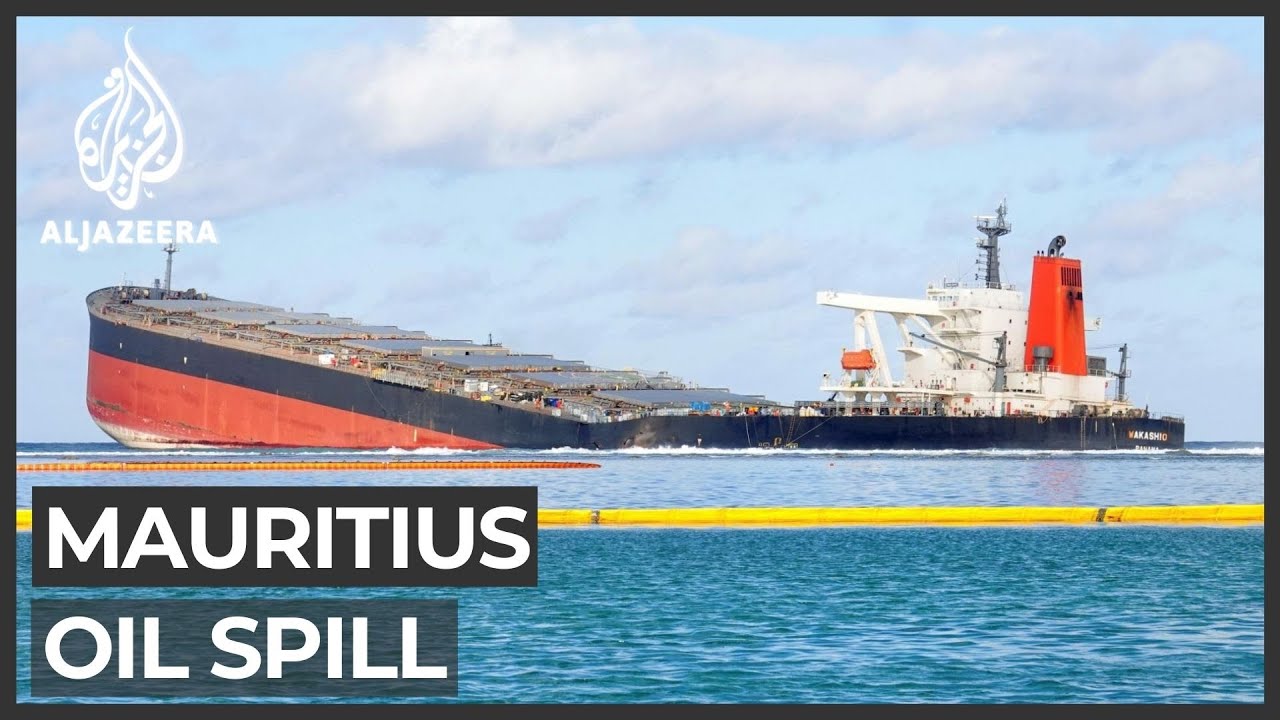 Ship leaking tonnes of oil off Mauritius splits apart YouTube