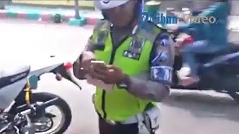 Pria asal Trenggalek ini dibentak oleh Polisi karena ngeyel saat akan Ditilang