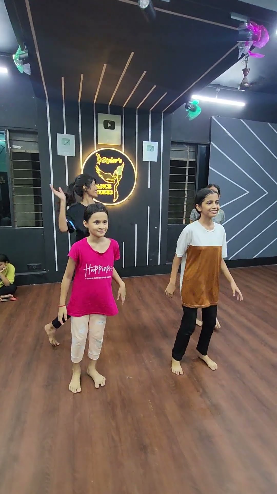 Chikni Chameli (with a twist ) #marayhimulgi #marathisong #marathitrending #kombdipalali #practice