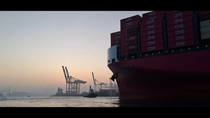 2024/01/03.早上06点40分海洋网联船务旗下第六艘ONE INTELLIGENCE (海洋网联睿智)首航高雄港加上满满粉红柜、喷水典礼。 - 天天要闻