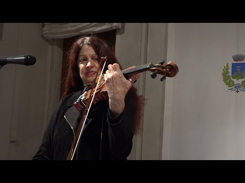 Video La violinista rock Scarlet Rivera ospite a Limana