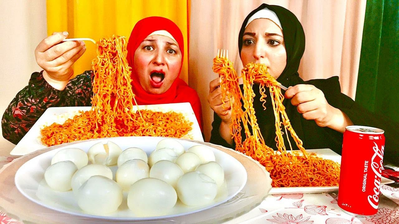 تحدى النودلز الحار (وخالتومقلبت ماما)