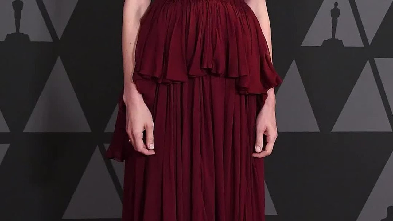 Cabbage Leaves on the Red Carpet? Carey Mulligan “Overshares”