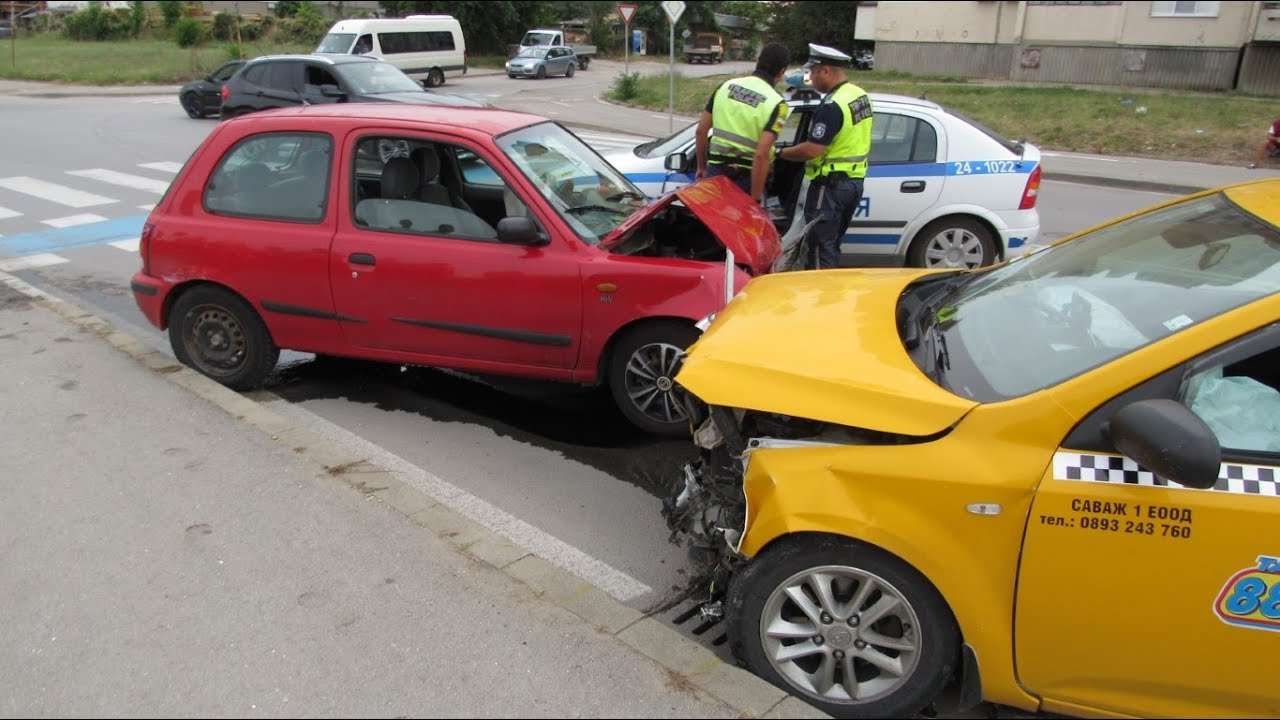 Челен удар в кв.“Чародейка“ изпрати двама в болница