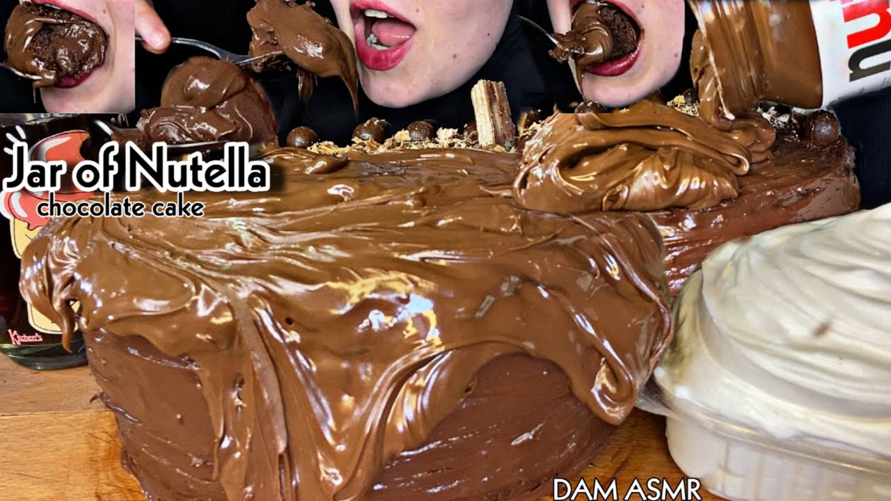 Банка с нутеллой с шоколадным тортом, сливками и молоком. Еда звуков. Десерт.