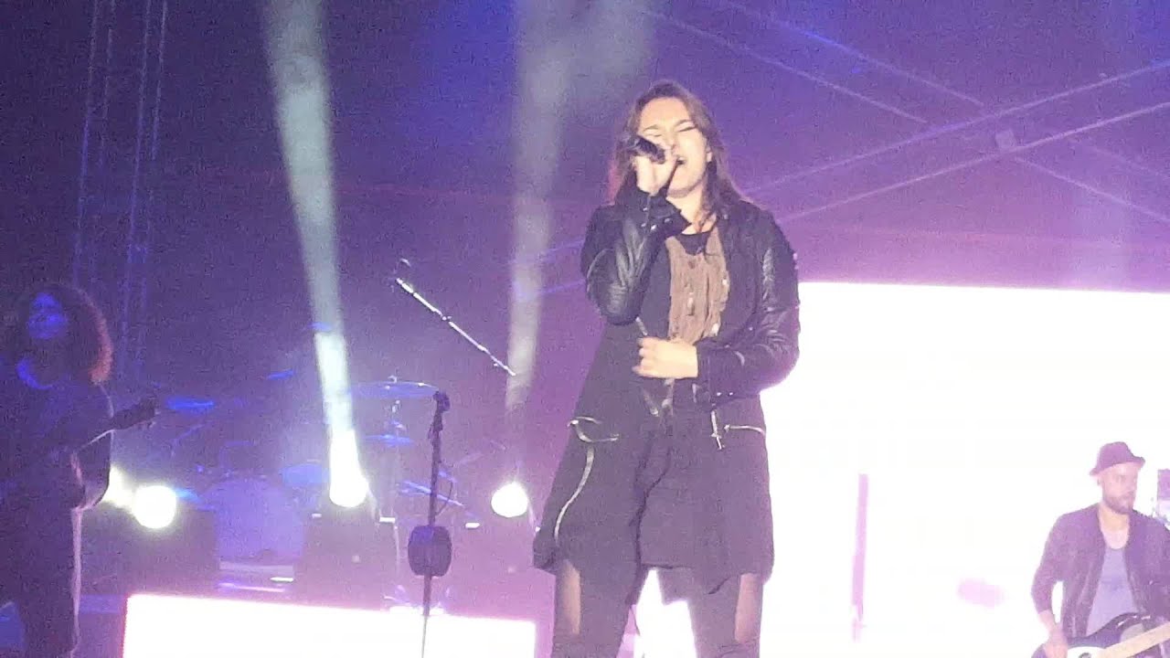 Ewa Farna - Cicho (Barcin) Live 12.09.2015