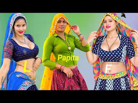 #Ujhata_Song !! Girl, your physique is as sweet as Kalakand, fitting perfectly in that corset !!#...