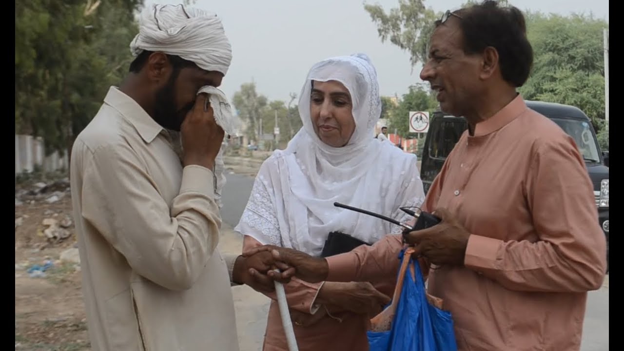 A Poor Blind Man Sell Sweets & Candies on Roads | Deserving People of Pakistan | Rahe-Insaniyat