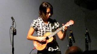 Europa - Carlos Santana - Brittni Paiva performs chords