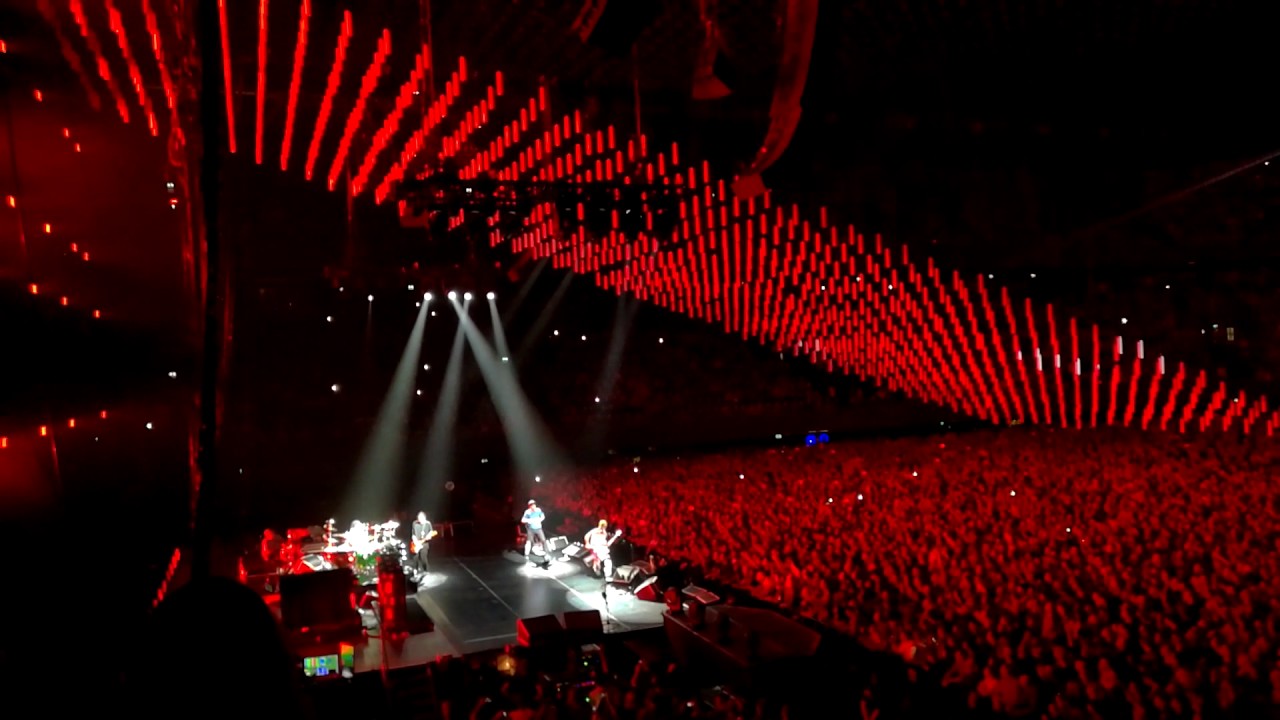 Red Hot Chili Peppers Intro & Around The World Ziggo Dome (911