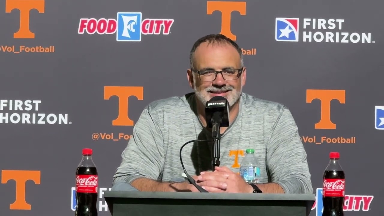 Tennessee OL Coach Glen Elarbee Talks David Sanders Jr, Lance Heard, & More During UT Fall Camp
