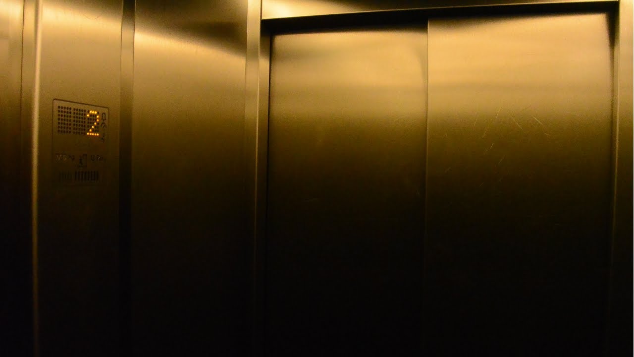 Busy 2006 Schindler 5400 MRL traction elevator @ Nový Smíchov Shopping Centre, Prague, CZ