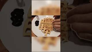 Waffles and Beers! 🇧🇪 #travel #travelwithme #belgium #brussels #waffles #beer #wafflesandbeer