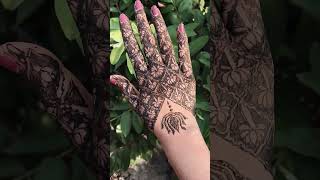 back hand mehndi design