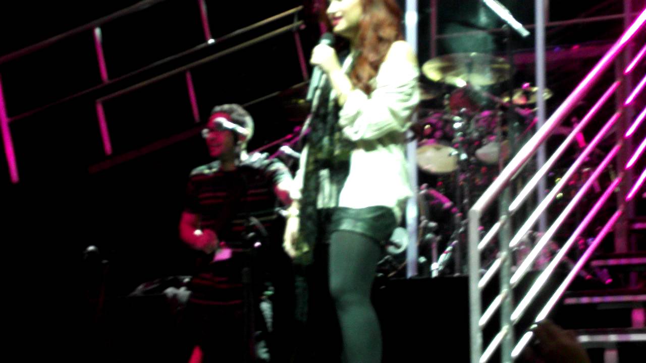 Demi Lovato Soundcheck Q&A Houston TX 11-25-2011