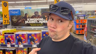 Blu-ray / Dvd Tuesday Shopping 10/1/24 : My Blu-ray Collection Series
**Get Desert Fiends Tickets Here! - https://www.eventbrite.com/e/desert-fiends-world-premiere-tickets-1033799892307?aff=ebdsshmessenger&utm-campaign=social&utm-content=attendeeshare&utm-medium=discovery&utm-source=fbm&utm-term=listing&fbclid=IwY2xjawFn9IRleHRuA2FlbQIxMAABHQ57FibVwu1lQEwUwpxaXGf5jHWS8m6yQFZb_Kru8tSnBqWSgeAYwYoG7Q_aem_UkiL5DH5dPm-unSH21dwTA
▶ Follow me on Instagram - https://www.instagram.com/coolduder/
▶ Follow me on Twitter - https://twitter.com/shawncphillips
A video showing myself going Blu-ray and Dvd shopping showing all the places I go to to get movies and what Dvds and Blu-rays I picked up.
Some of this weeks new releases I check out and look for today are : Paramount Scares Volume 2 4K Ultra HD, As Above So Below Collectors Edition, The Blood 4k Steelbook
I also talk about how you can get tickets now to see my film Desert Fiends in Theaters December 13th in Las Vegas https://www.eventbrite.com/e/desert-fiends-world-premiere-tickets-1033799892307?aff=ebdsshmessenger&utm-campaign=social&utm-content=attendeeshare&utm-medium=discovery&utm-source=fbm&utm-term=listing&fbclid=IwY2xjawFn9IRleHRuA2FlbQIxMAABHQ57FibVwu1lQEwUwpxaXGf5jHWS8m6yQFZb_Kru8tSnBqWSgeAYwYoG7Q_aem_UkiL5DH5dPm-unSH21dwTA
I also give mini movie reviews of The Wild Robot, Megalopolis and My Old Ass
The Dvds and Blu-rays and 4K Ultra Hd titles I review in this video are:
From Lions Gate https://www.lionsgate.com
* (14:17) MaXXXine 4k Ultra HD : Directed by Ti West - Starring mAI gOTH, Elizabeth Debicki, Giancarlo Esposito, Halsey, Kevin Bacon, Bobby Cannavale
From Dark Sky Selects https://selects.darkskyfilms.com
* (15:54) Texas Chain Saw Massacre 50th Anniversary Edition
From Universal https://www.uphe.com
* (16:27) Despicable Me 4 4k Ultra HD : Directed by : Directed by Chris Renaud and Patrick Delage - Starring Steve Carell, Will Ferrell, Sofia Vergara
From Sony https://www.sonypictures.com
* (17:40) Harold and the Purple Crayon
* (18:52) The Night Agent Season One Dvd
From Warner https://www.warnerbros.com
* (19:11) Young Sheldon The Complete Series Dvd Collection
From Universal https://www.moviezyng.com/ted-season-one-blu-ray-blu-ray-seth-macfarlane/840418308226
* (20:32) Ted The Complete First Season Blu-ray
From Warner https://www.moviezyng.com/the-west-wing-complete-series-blu-ray-blu-ray-martin-sheen/840418307588
* (21:29) West Wing The Complete Series Blu-ray Collection Set
From Leomark Studios https://www.moviezyng.com/inbred-bluray-blu-ray-jo-hartley/840418310373
* (23:05) Inbred : Directed by Alex Chandon - Starring Jo Hartley, James Doherty, Seamus ONeill, James Burrows
From Wild Eye Releasing
* (23:57) Catnado : Directed by Donald Farmer - Starring Joshua Gotte, Erica Rowell Green, Tucky Williams
From Kino Lorber https://kinolorber.com/product/riot-in-a-women-s-prison
* (24:23) Riot in a Womens Prison : Directed by Brunello Rondi - Starring Martine Brochard, Marilu Tolo, Erna Schurer
From Enjoy The Records https://enjoytheriderecords.com/products/devi-danger-blu-ray-etrm028?srsltid=AfmBOopakBXG_OIarcakoKR4VPH2UTCAS2EOvz2VdCDNLMgzPLeL_bAz
* (25:01) Devi Danger : Directed by Robert McGinley - Starring Molly Sides, Stalney Arkoff Blu-ray / Dvd Tuesday Shopping 10/1/24 : My Blu-ray Collection Series