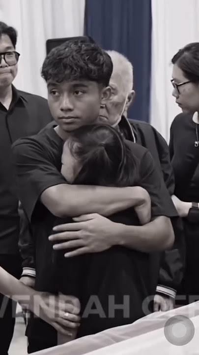 Big hug Onyo is always there for mom, Cici and Niaπ€ #betrandputraonsu #sarwendah #thalia #thania