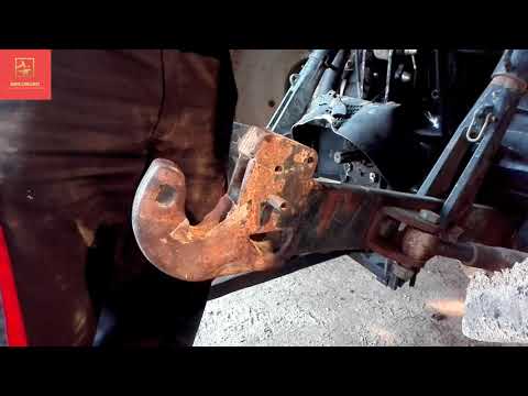 cambiando mecanismo de engance rapido de los brazos de un tractor