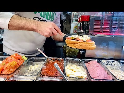 İstiklal Caddesi'nde lezzetli tost ve sandviç büfesi | Sokak Lezzetleri | Turkish Street Food