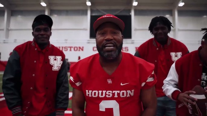 Video: Houston Cougars Unveil Oilers-Themed Uniforms in Honor of Former NFL  Team, News, Scores, Highlights, Stats, and Rumors