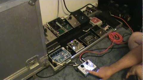 deluxe true bypass looper and feedback looper in one. from Mr.Grim