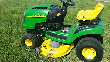 Jak široký je traktor John Deere I100?