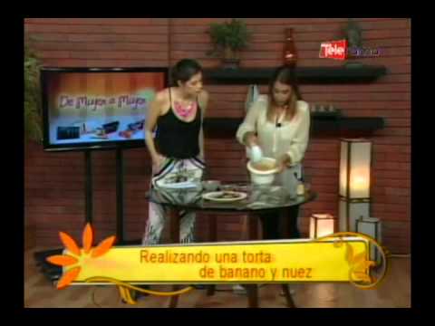 Realizando una torta de banano y nuez