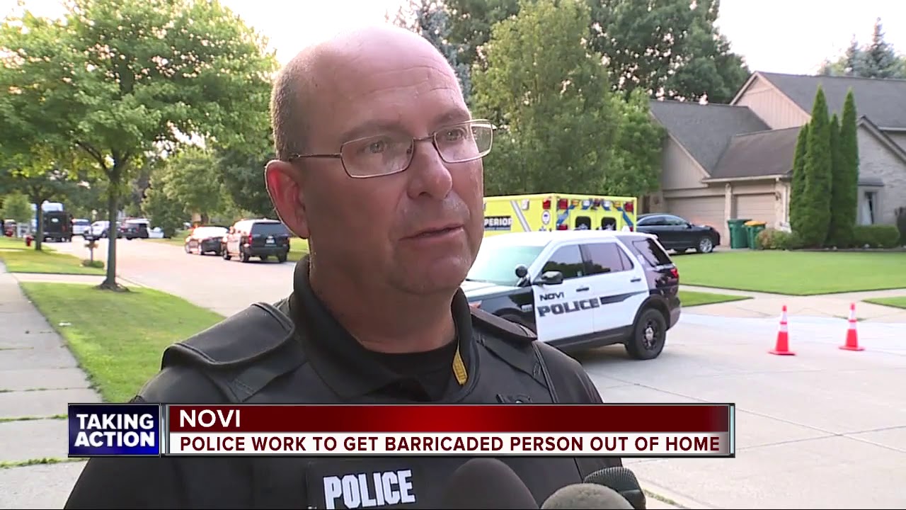 tv kanalları Standoff continues in Novi as police work to get suicidal man from home