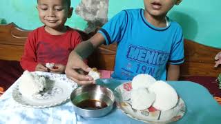 ভাপা পিঠা দুই বাচ্চার ইটিং সো🤣🤣vapa pithe khawar kichu muhur to 🤣🤣🤣