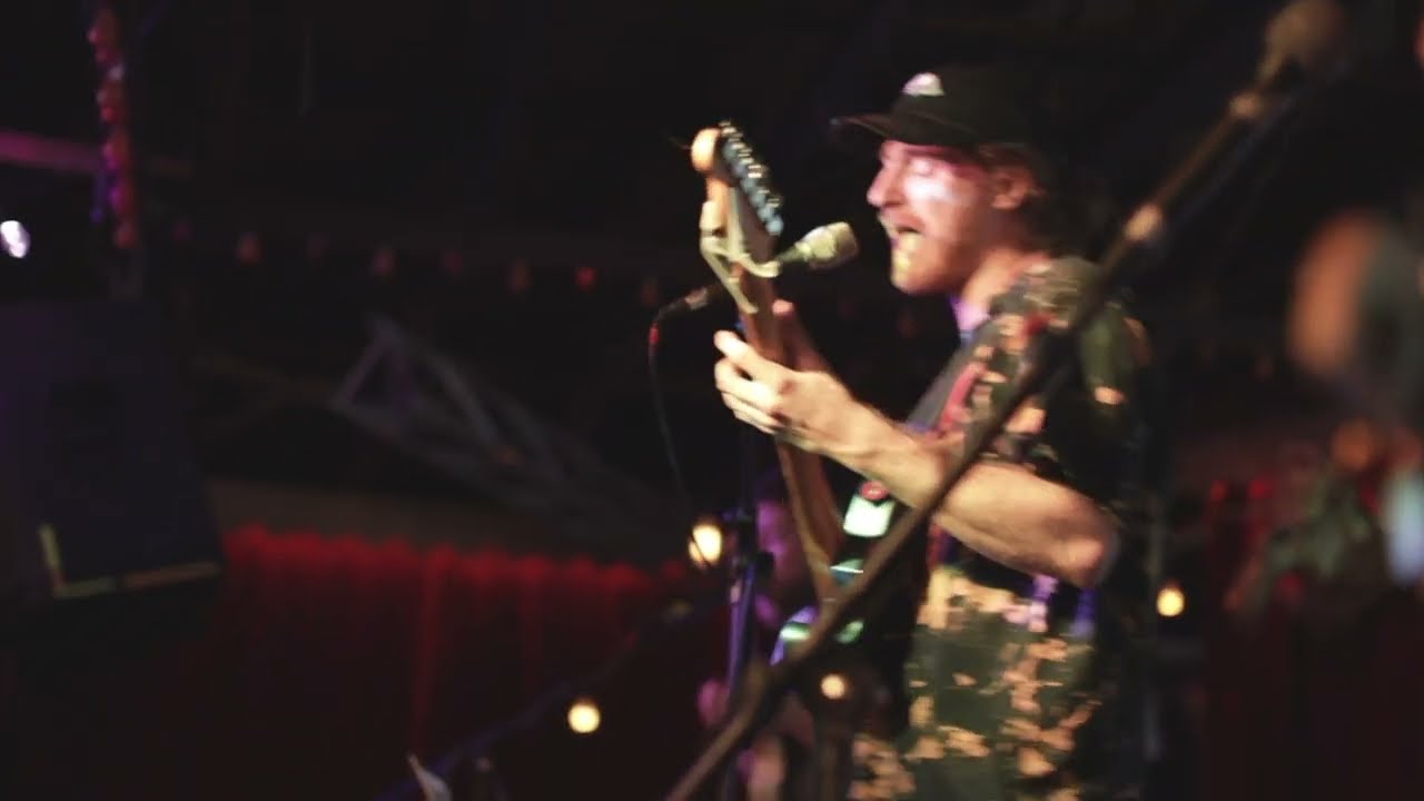 Guarda Drunk Uncle - Live at The Ballroom - Austin, Texas - August 6, 2022 su YouTube Guarda Drunk Uncle - Live at The Ballroom - Austin, Texas - August 6, 2022 su YouTube
