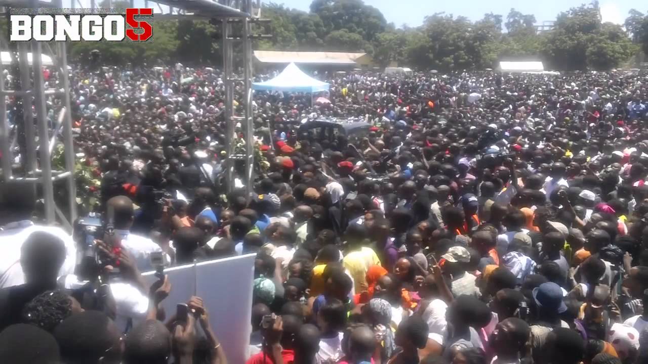 Kanumba's funeral: Jeneza la Kanumba likiondoka Leaders Club