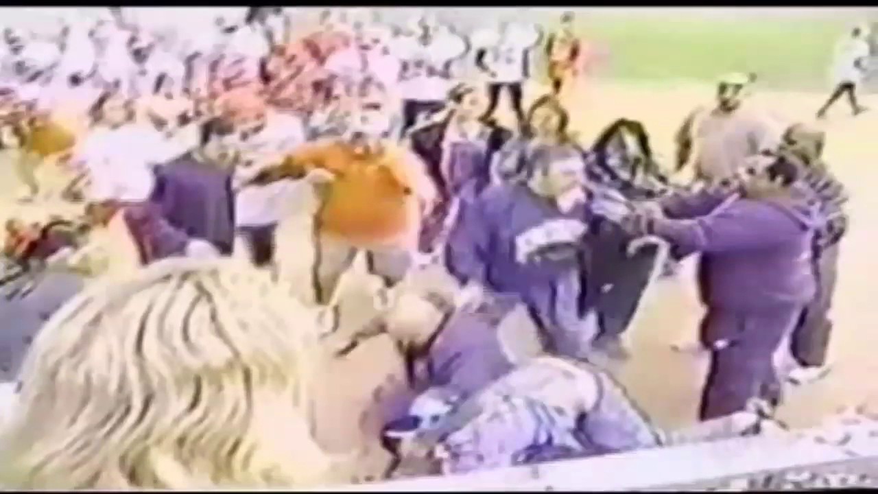 Parents fight at a little league football game - YouTube
