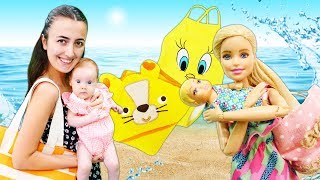 Barbie ailesi. Sevcan bebek Derin için plaj çantası hazırlıyor