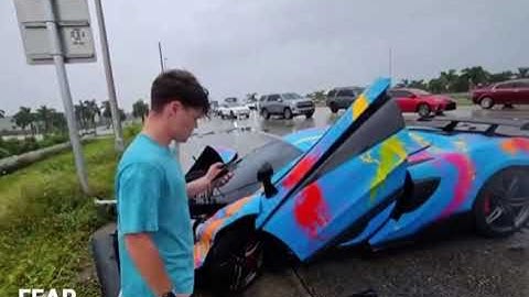 Streamer Crashes McLaren While Reading Chat 😳