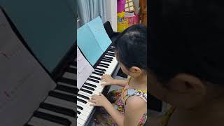 VickyLouis Baby Shark piano 6y7m screenshot 5