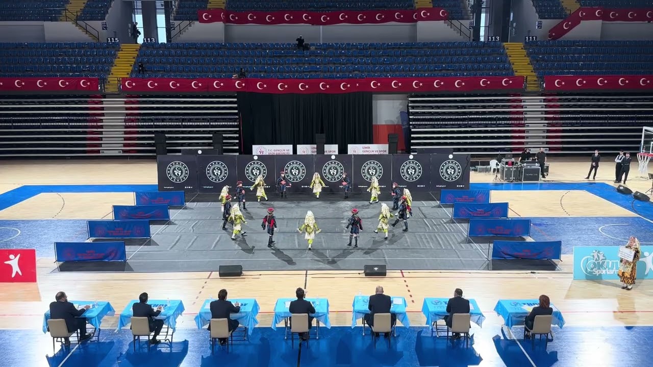 2026 Minikler Düzenlemesiz İzmir Birincisi Şehit Astsubay Ümit Başaran İlkokulu Halk Oyunları Ekibi