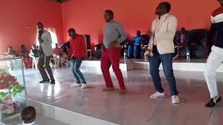 Papaaa makomele akimsifu bwana eagt betbel uyole kati