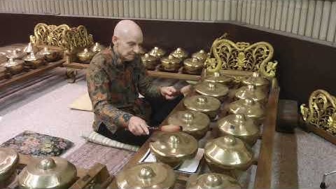 javanese gamelan bonang barung demonstration