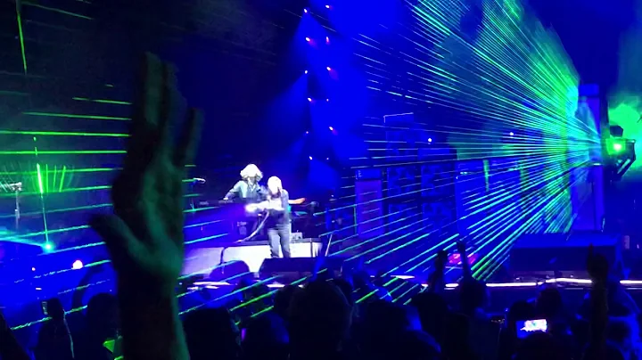 Ozzy Osbourne water gun and buckets 9.30.18 Albuquerque