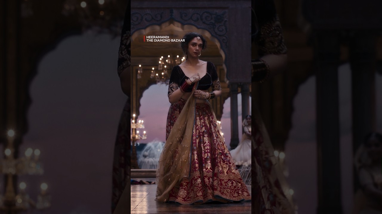Aditi Rao Hydari&rsquo;s ICONIC Walk in #Heeramandi 🥺🤌 #BibboJaan | #Heeramandi