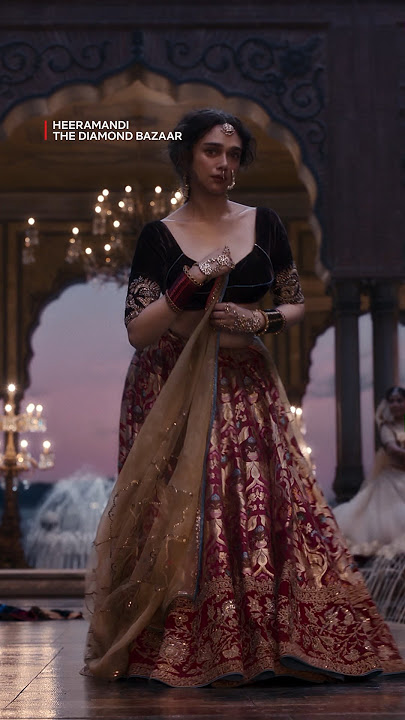 Aditi Rao Hydari’s ICONIC Walk in #Heeramandi 🥺🤌 #BibboJaan | #Heeramandi