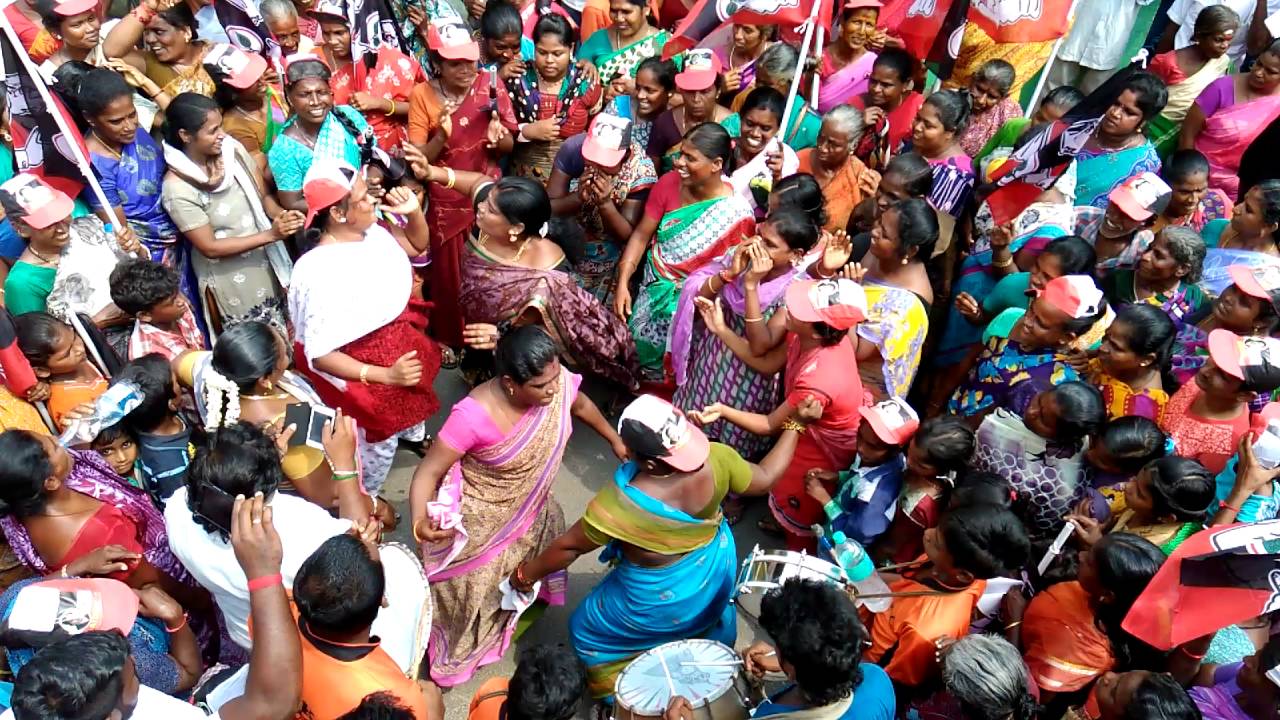Admk Collecting vote & Dancing in road