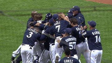 LAD@MIL: Kottaras wins it with a walk-off double