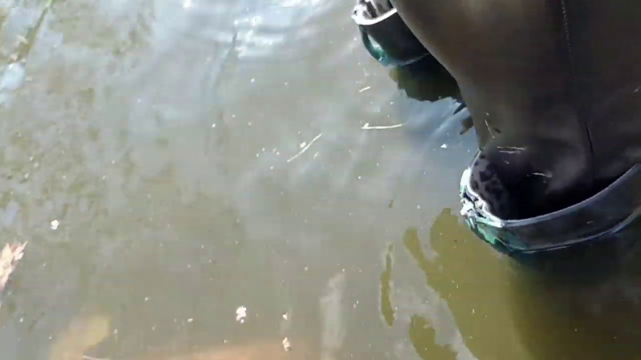 31. The disadvantage of wearing rubber boots with zipper in deep water